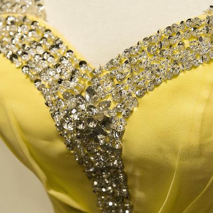 Charming Yellow V Neck Prom Gowns Strapless..