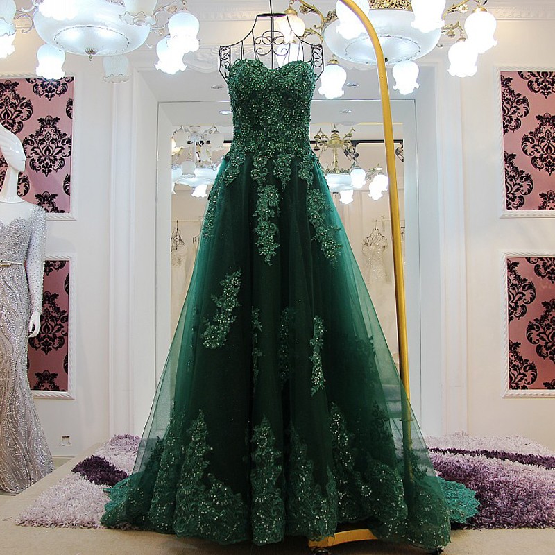 Elegant Hunter Green Lace Applique Prom Dresses Floor Length Sweetheart Neckline Chapel Train Tulle Evening Gowns
