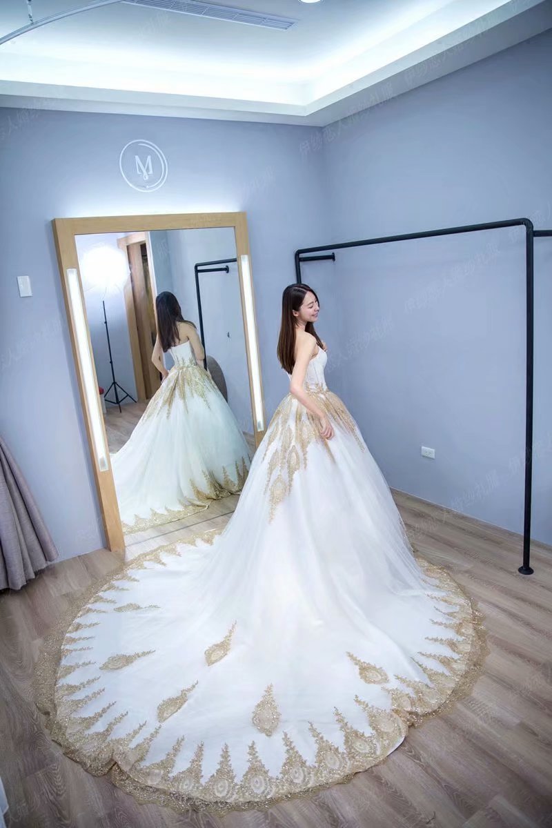 2019 Strapless Wedding Dresses Sweetheart Neck Gold Applique Bridal ...