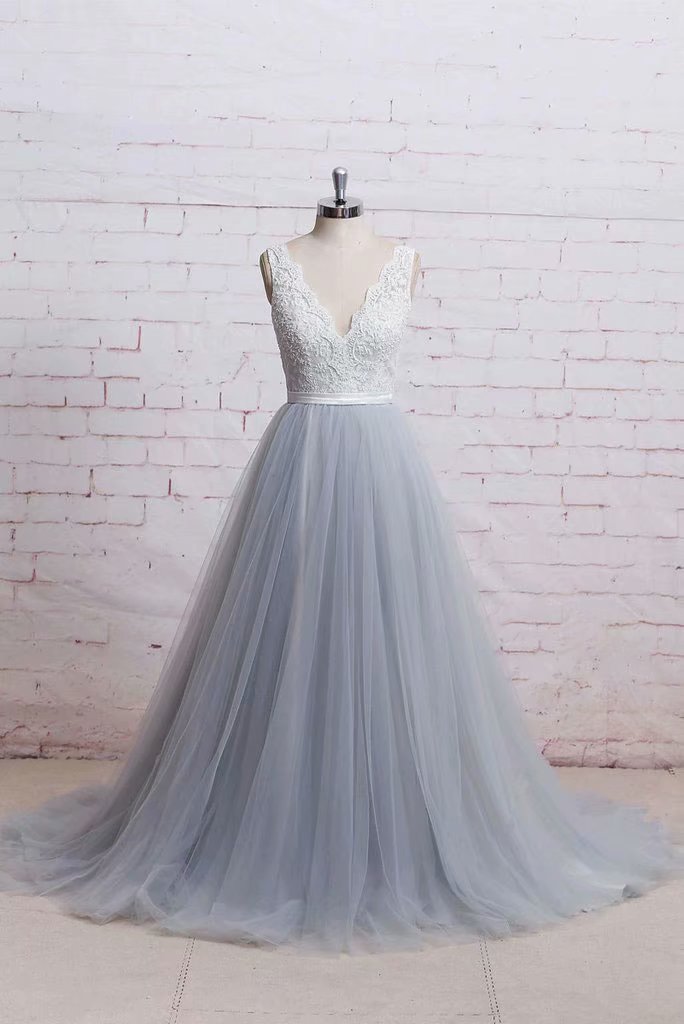 Long Grey Formal Dresses Featuring Lace Bodice With V Neckline -- Long Elegant Tulle Prom Dresses, Sexy Evening Gowns
