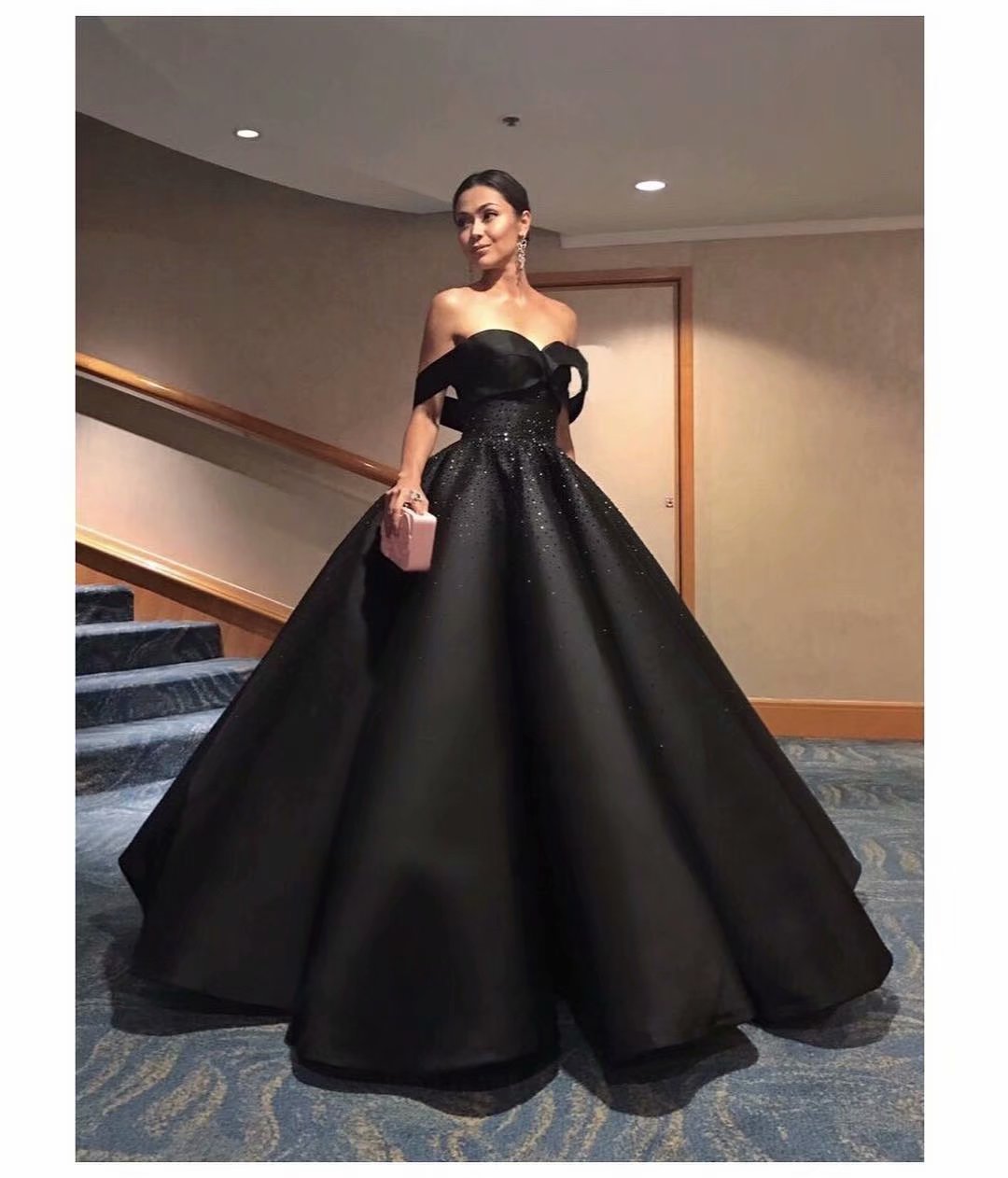 Sexy Black Prom Gowns Satin Formal Dresses Featuring Rhinestone Beaded Bodice With Sweetheart 8058