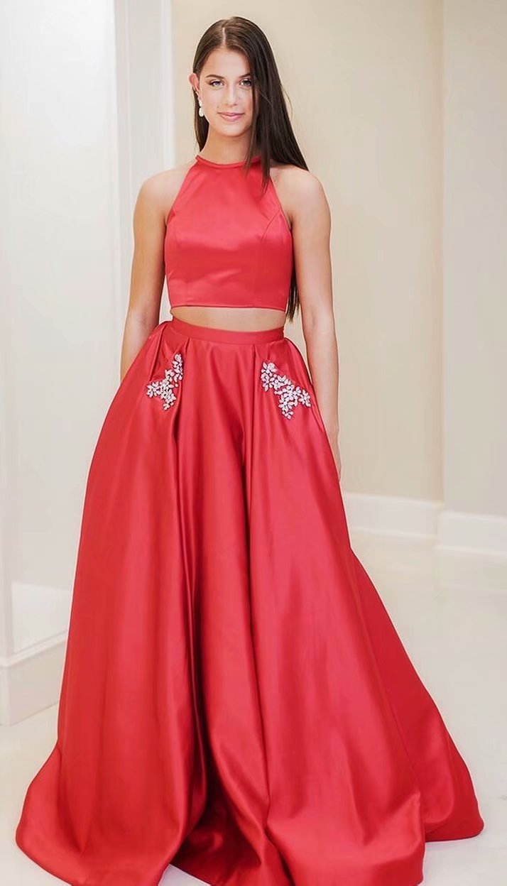 Stunning Red Evening Dress & Prom Dress with Two-Tone Design for a Modern Touch